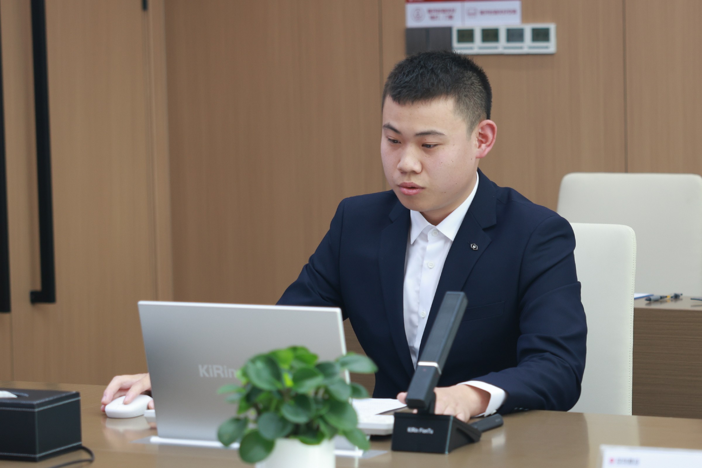 羅湖邊檢項目見習(xí)安全工程師王彬.jpg